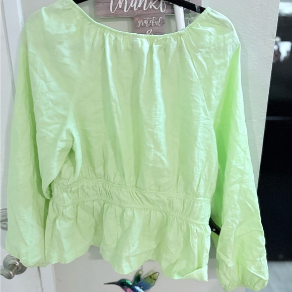 Universal Thread Light Green Blouse - Picture 4 of 5